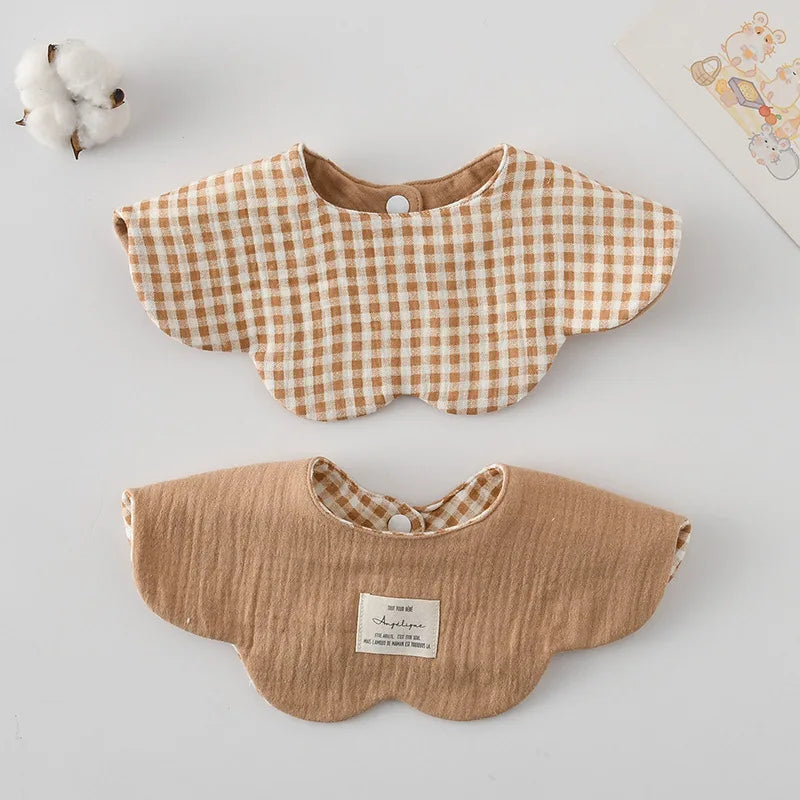Le Pétale - Petal Shaped Bib